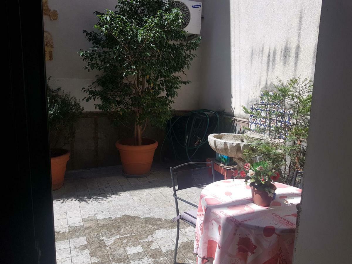 Casa Rotre In The Historic Center Of Apartment Palermo